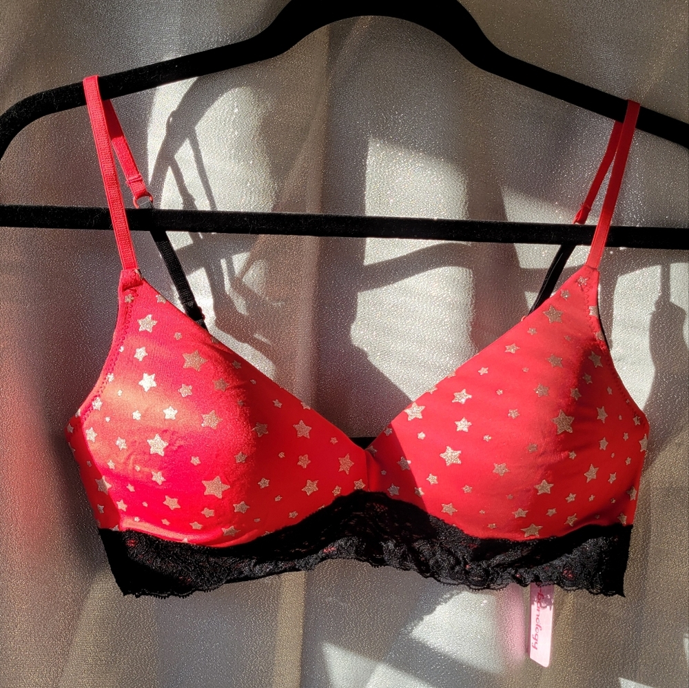 NWT Urbanology Bra Red Black Silver Stars with Adjustable Straps No Under Wire